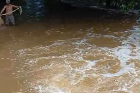 Passagem molhada do Moringue ganha volume de água e vira ponto de lazer