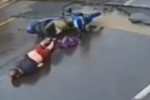 Motociclista sofre queda em buraco de obra de Sabesp e fica em estado grave em Franca (SP)