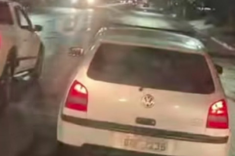 motorista impede passagem de ambulância e paciente f4lece