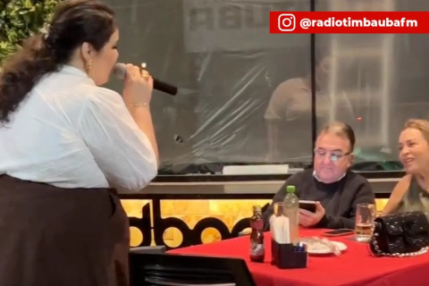 Homem chama atenção durante show e atitude gera debate nas redes sociais