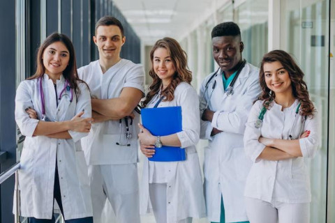 CFM estuda proibir exercício da medicina a formandos com nota insuficiente no Enamed