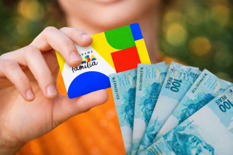 Bolsa Família: pagamento de março pode chegar a R$ 900 para algumas famílias