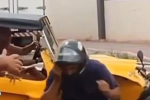 Motorista se distrai com namorada e provoca acidente