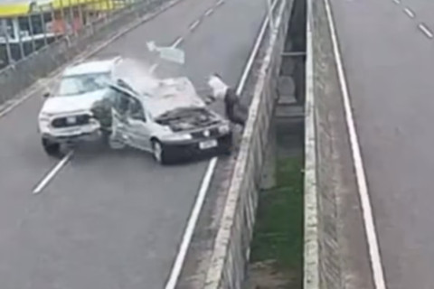 Motorista m0rr3 após batida na traseira na BR-158, em Santa Maria