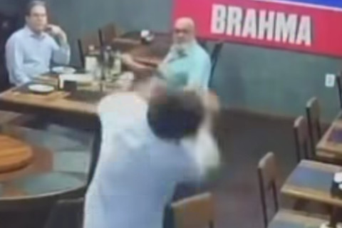 Confusão em bar: garçom reage a agressão de cliente
