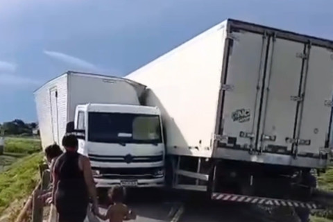 Imprudência trava ponte e deixa trânsito interditado na região do Açude Jaibaras