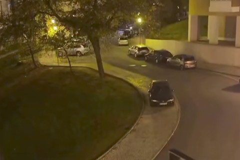 Ex-marido persegue ex-companheira que tentava fugir de carro com os quatro filhos
