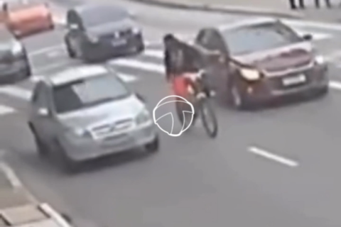 Ciclista é atropelado após danificar retrovisor de carro na zona sul de SP