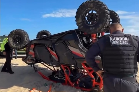 Policial militar sofre ferimentos graves após acidente com quadriciclo em praia