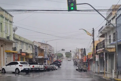 A maior chuva de 2026 chega a Nova Russas e renova a esperança do sertão