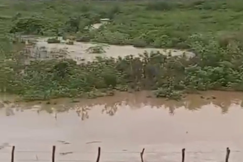 Açude arromba na zona rural de Ipaporanga após fortes chuvas