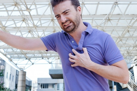 Estar sem dinheiro pode ser mais perigoso para o coração do que o açúcar e o colesterol