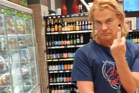 Carmo Dalla Vecchia gera polêmica após gesto para fã em supermercado