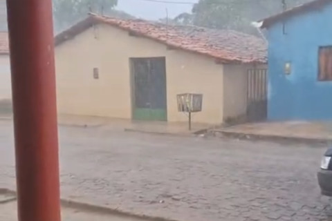 Ceará fica sob alerta de chuvas intensas e ventos fortes até quinta-feira, informa Inmet