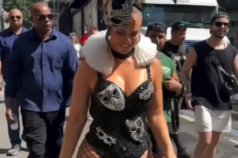 Paolla Oliveira troca a avenida pelo samba no meio do povo
