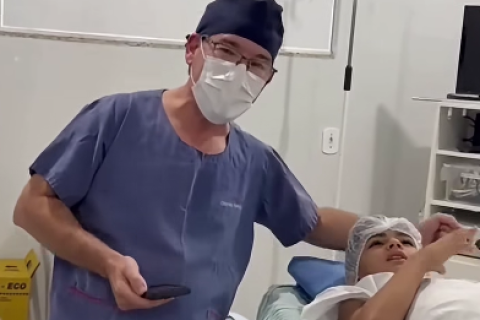 Médico emociona ao cantar com criança antes de cirurgia e vídeo viraliza nas redes