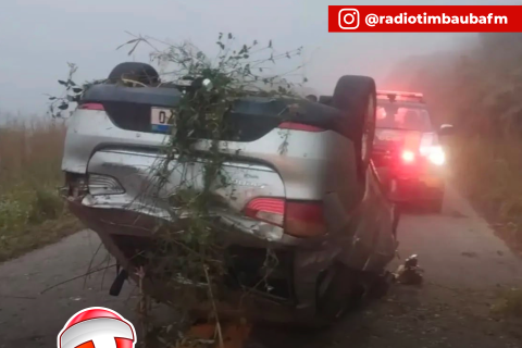 Jovem sobrevive após violento capotamento na BR-404, entre Ararendá e Poranga