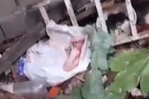 Bebê é encontrado dentro de sacola em meio ao lixo em Icó e mobiliza moradores