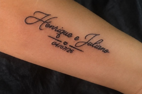 Fã tatua data de show de Henrique & Juliano, mas apresentação é cancelada após cirurgia de Henrique
