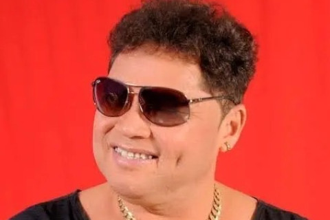 Morre cantor Ray Douglas, ícone do brega no Pará, aos 58 anos