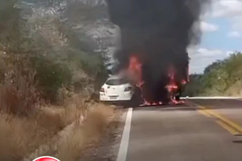 Colisão entre carro e caminhão  na CE-187 termina com duas mortes entre Tauá e Santa Teresa