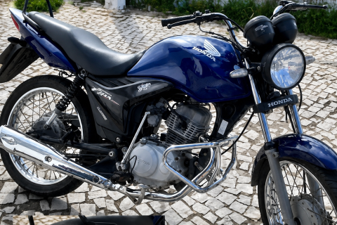 Motocicleta é furtada no centro de Nova Russas durante a madrugada