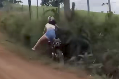 Grau em estrada vicinal leva jovem ao chão