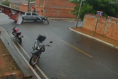 Colisão entre moto e carro é registrada em Estreito (MA)