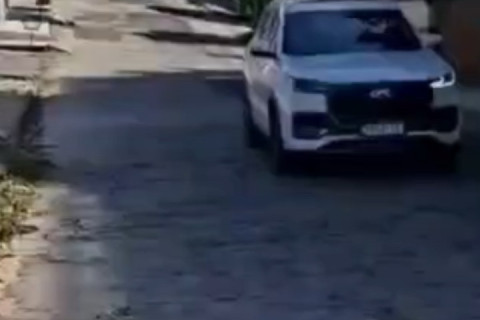 Cliente deixa carro para lavar e funcionários são flagrados dando "rolê"