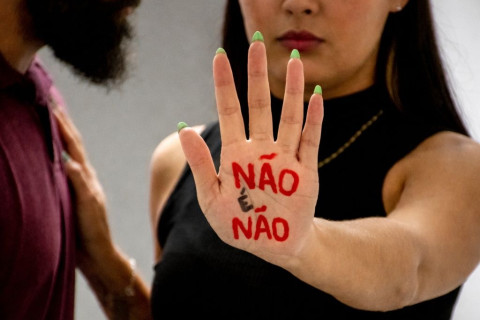Suspeito de importunação sexual é preso após ameaçar e agredir policiais em Crateús