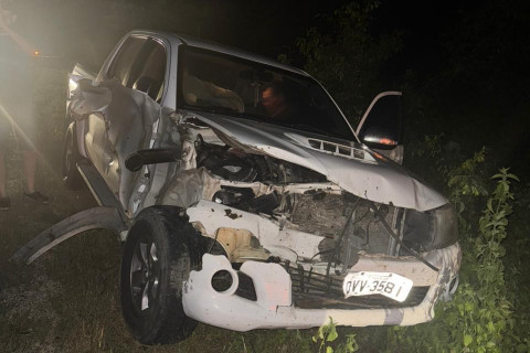 Dr. Lucas Aragão sofre acidente após Hilux colidir com vaca em Nova Russas