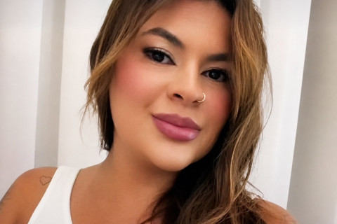 Jovem tem mãos decepadas com foice em tentativa de feminicídio em Quixeramobim
