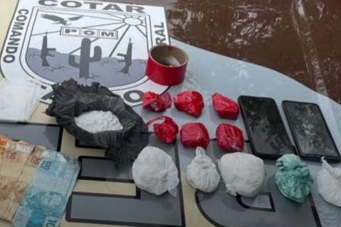 COTAR APREENDE DROGAS E APREENDE MENOR EM CRATEÚS