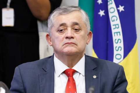 Guimarães sai do jogo e reconfigura disputa pelo Senado no Ceará