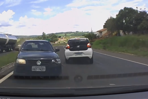 Câmera flagra momento exato de batida frontal que matou motorista em MG