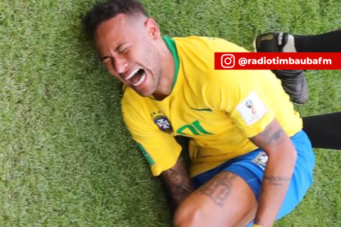 Neymar sofre lesão grave e está fora dos próximos jogos da Seleção Brasileira