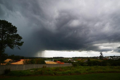Inmet emite alerta de chuvas intensas para 38 cidades do interior do Ceará