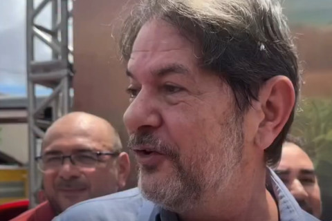 Cid Gomes sai em defesa de Júnior Mano e questiona acusações contra o deputado