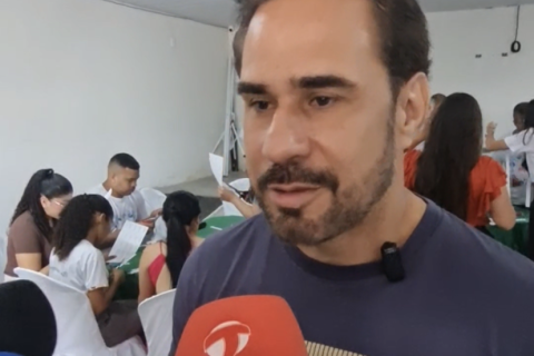 Prefeito Anderson convida população para sorteio da quarta casa e prêmios para mães de Nova Russas