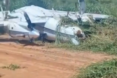 Avião que iria buscar paciente de UTI cai com médico e enfermeira em MT